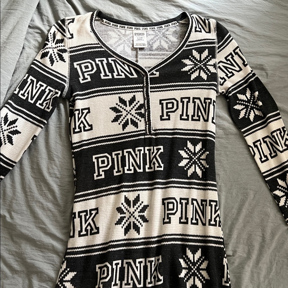 Victoria's Secret PINK Black and White Knit Top